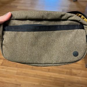 Lululemon mens toiletry bag